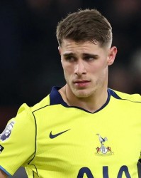 开云体育网址-阿邦拉霍：范德芬值得在更大的俱乐部踢球，别和热刺续约